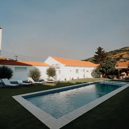 Valadouro Dona Adelaide With A Pool Villa
